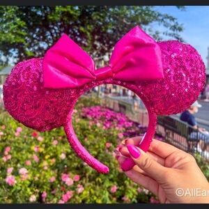 Disney Parks Minnie Ears NWT Pink Sequin Headband